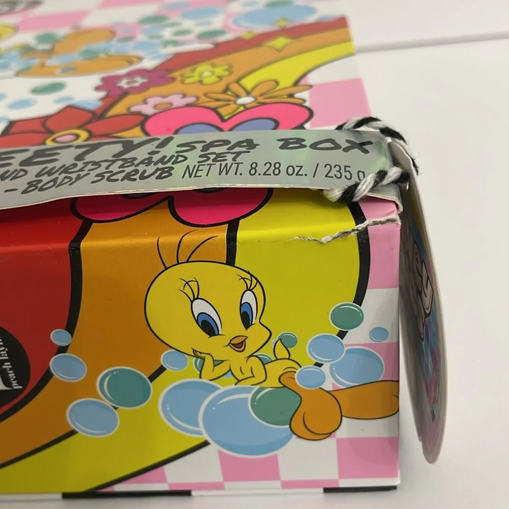 Looney Tunes x Hi Peach Layne Tweety Spa Gift Set
